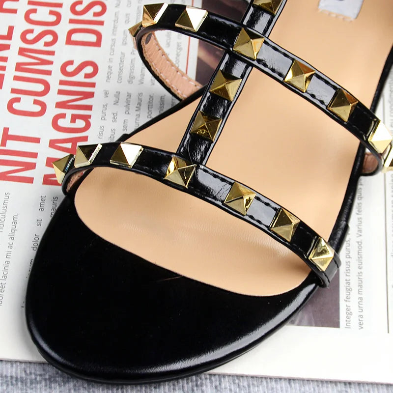 Heidi-Mode | Sommer Damen Sandalen Frauen Lässige Flache Schuhe Schlicht Stil Mode Nieten Design Gehen und Einkaufen Große Größe