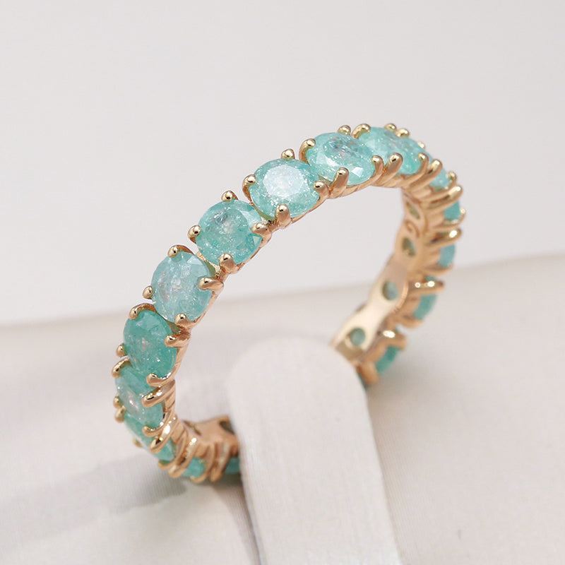 Luxuriöser Goldring mit farbigen Zirkoniasteinen