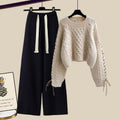 Khaki Pullover / Schwarz Hose