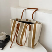 Moderne gestreifte Handtasche - geräumig und stylisch für den Alltag