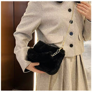 Elisa | Stilvolle Damen Schultertasche aus Plüsch