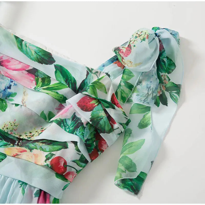 Schönes Maxikleid mit Blumenmuster und Rüschensämlen