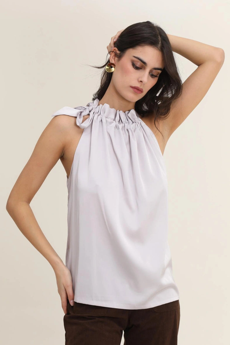 Sommer Top Damen | Neckholder mit Rüschenkragen & Schleifendetail