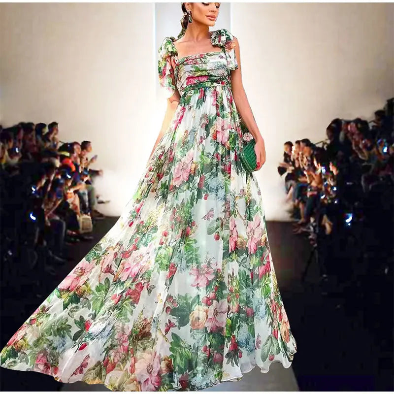 Schönes Maxikleid mit Blumenmuster und Rüschensämlen