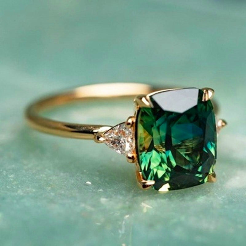 Ring mit grünen Zirkonia aus Gold