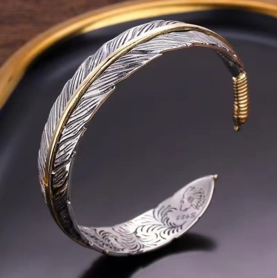 Vintage Federarmband mit verstellbarem Verschluss