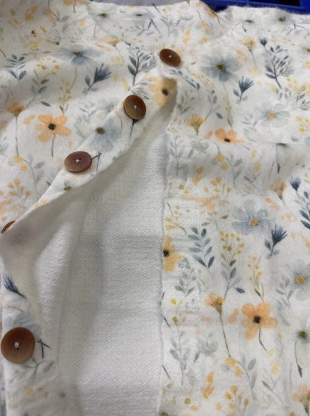 Okta™ | Schöner Blumenmuster-Cardigan mit Knöpfen