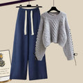 Grau Pullover / Blau Hose