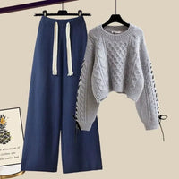 Grau Pullover / Blau Hose