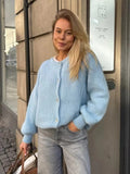 Hellblau