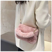 Elisa | Stilvolle Damen Schultertasche aus Plüsch