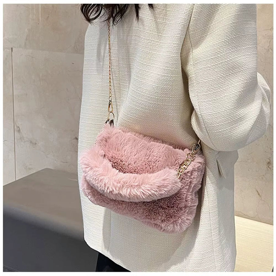 Elisa | Stilvolle Damen Schultertasche aus Plüsch