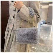 Elisa | Stilvolle Damen Schultertasche aus Plüsch