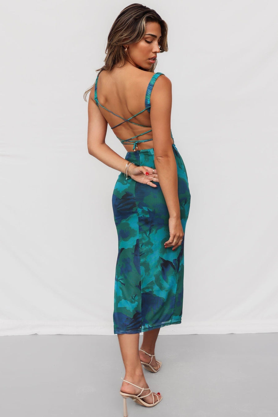 Bettina | Rückenfreies Sommerkleid mit zarter Schnürung