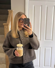 Nessa Grob gestrickte Strickjacke