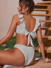 Sarah - Bikini-Set mit Rüschen und nautischen Streifen | Verspieltes Bikini-Set mit gestreiften Rüschen