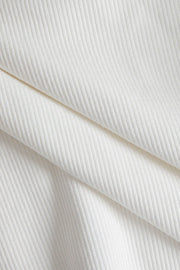 Dominique | Figurbetontes Langarm-Poloshirt mit tiefem V-Ausschnitt und eleganten Knopfdetails