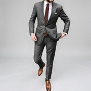 Zweiteiliger Herrenanzug – Blazer und Hose, klassisch-formeller, maßgeschneiderter Stil