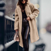 Damen Teddy-Mantel mit Kapuze – Langer, kuscheliger Wintermantel für kalte Tage, ideal für elegante Freizeitlooks