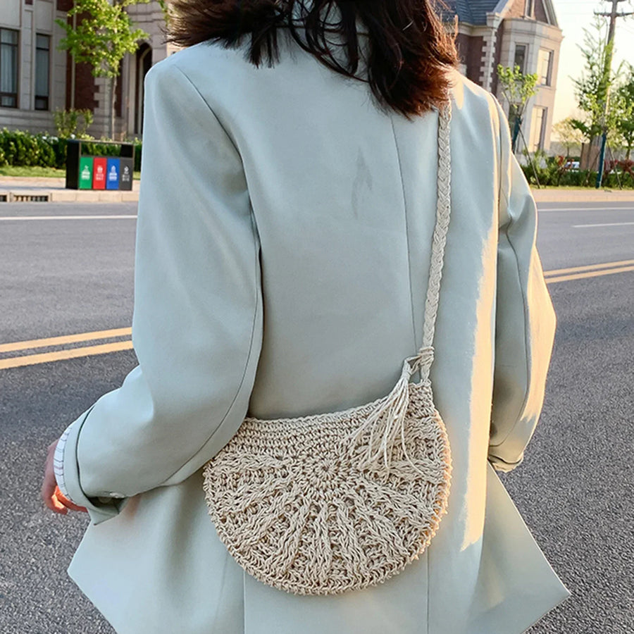 Boho-Chic Handgewebte Stroh-Crossbody-Tasche im Halbmond-Design