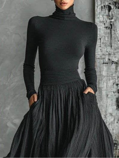 Damen-Set: Rollkragenpullover und Plisseerock