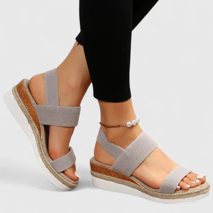 Orthopädische Damensandalen mit Keilabsatz