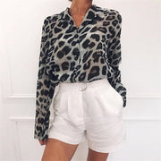 Daniela – stylische bluse mit leopardenmuster, langen armeln und umschlagkragen