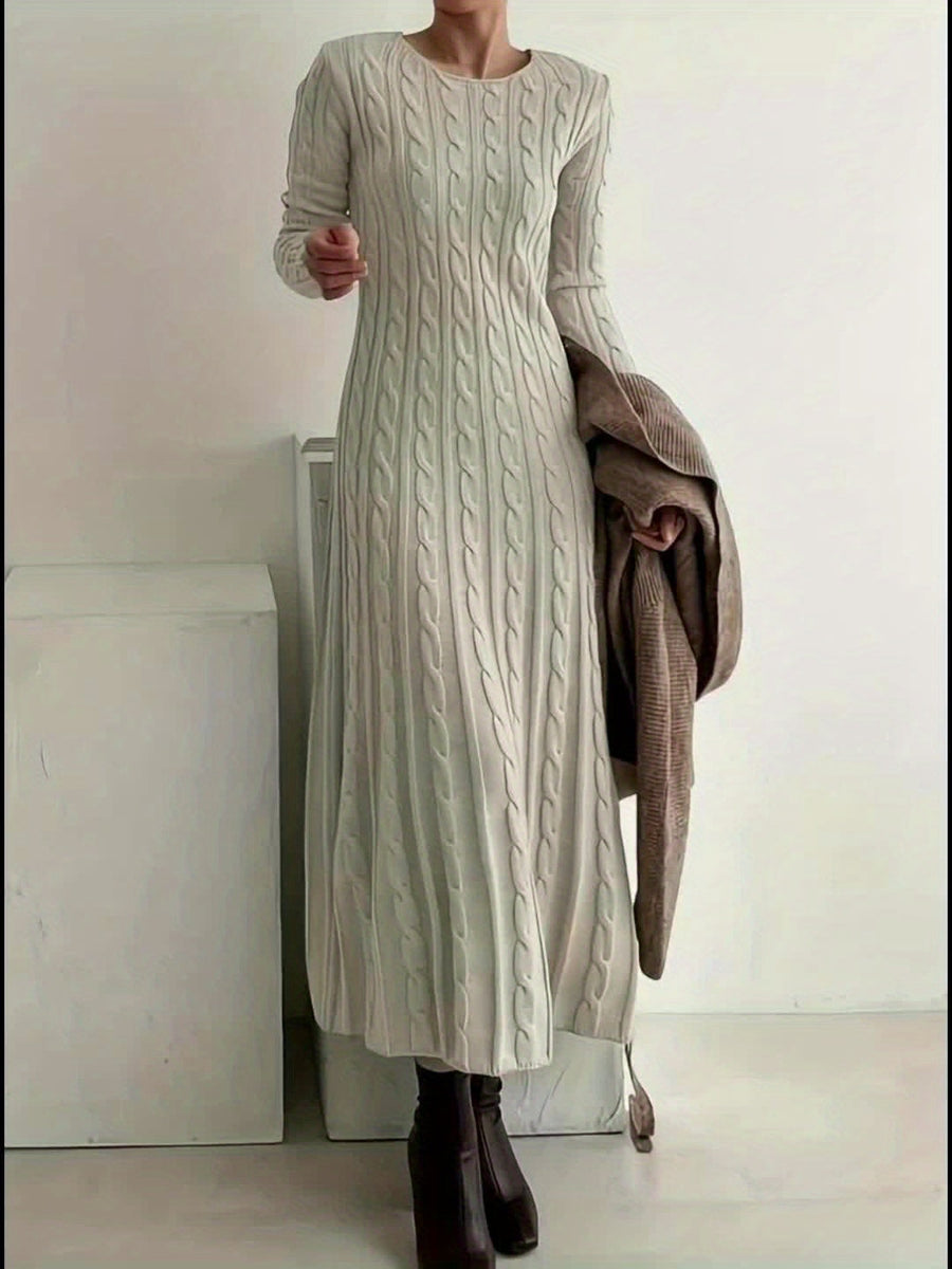 Laura | Elegantes Damen Maxikleid bequem getragen