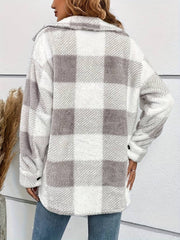 Emma – Gemütliche karierte Shacket mit Button-Down-Front | Weiche, karierte Fleece-Hemdjacke in neutralen Tönen