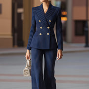 Damen-Anzugset in Marineblau mit Nadelstreifen und Zweireiher
