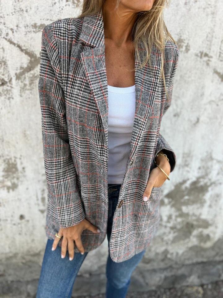 Elaina – Stilvoll Karierter Winterblazer