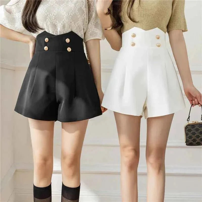 Alina – Elegante High Waist Shorts mit Zierknöpfen und A-Linien-Schnitt