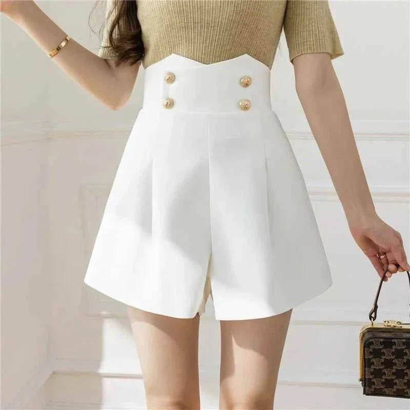 Alina – Elegante High Waist Shorts mit Zierknöpfen und A-Linien-Schnitt