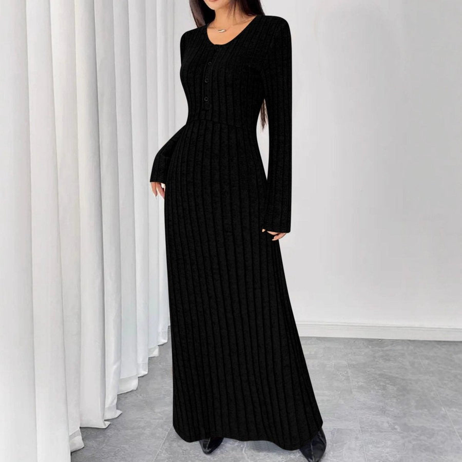 Alma – Geripptes Strick-Maxikleid mit langen Ärmeln und V-Ausschnitt