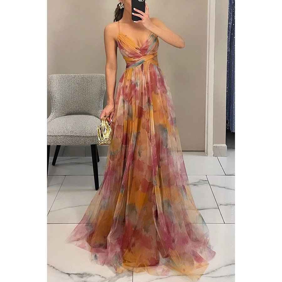 Amara – Elegantes Maxikleid aus floraler Chiffon, mit feinen Spaghettiträgern und raffiniertem Cut-Out