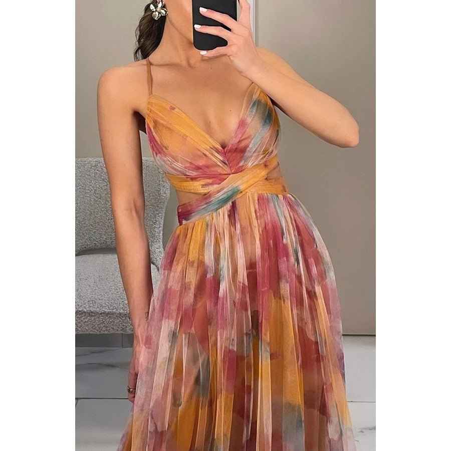 Amara – Elegantes Maxikleid aus floraler Chiffon, mit feinen Spaghettiträgern und raffiniertem Cut-Out