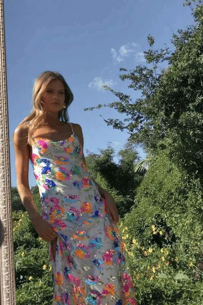 amelie – florales paillettenkleid mit rückenausschnitt & chain-straps