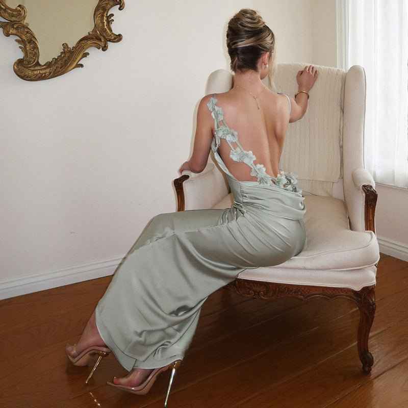 Amélie – Rückenfreies Maxikleid mit floraler Verzierung