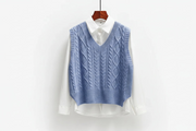 Ärmelloser Pullover mit V-Ausschnitt und gerader Form