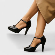 Damen-Pumps mit hohem Absatz und Fesselriemen