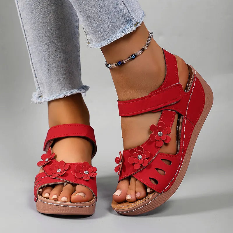 Ambella | Bequeme Blumensandalen mit Keilabsatz