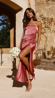 Schlichtes Maxikleid – Satinkleid mit Spaghettiträgern & hohem Schlitz