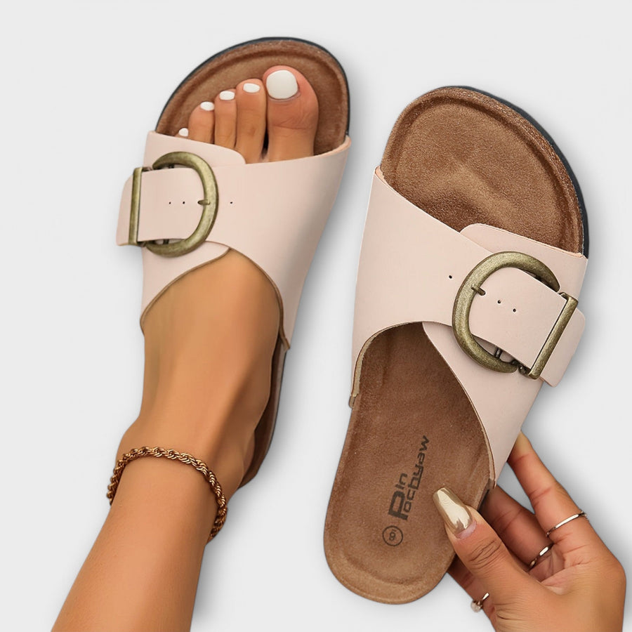 Heidi-Mode | Stilvolle Schnallen Slide Sandalen
