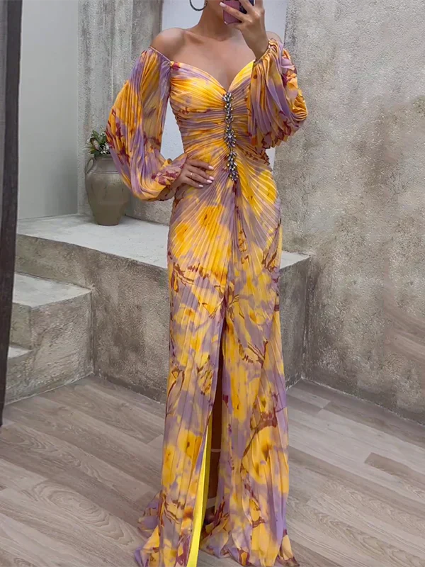 Luxuriöses Abendkleid mit Falten & Off-Shoulder für den Sommer – Gelb-Lila Print & Glitzer-Details