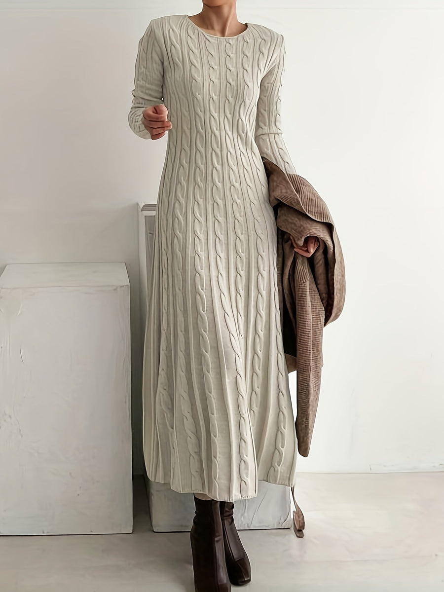 Laura | Elegantes Damen Maxikleid bequem getragen