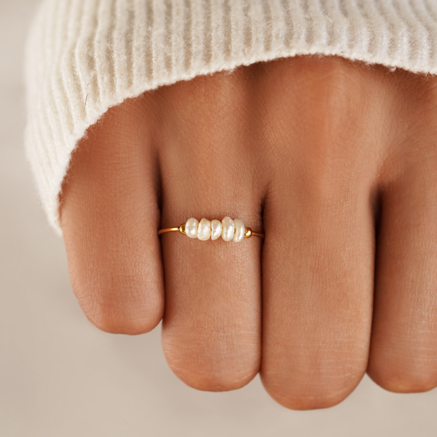 Klassischer Ring mit Süßwasserperle