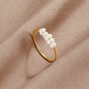 Klasseller Ring mit Süßwasserperle