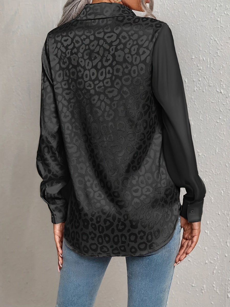 Gwendolyn – Zweifarbiges Satinhemd Mit Leopardenmuster Und Jacquard Knopfleiste