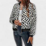 Clara | Stylische Damenjacke im Leo-Design