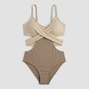 Damen-Badeanzug mit Rippenstruktur, Cut-Out-Details und Wickel-Taille
